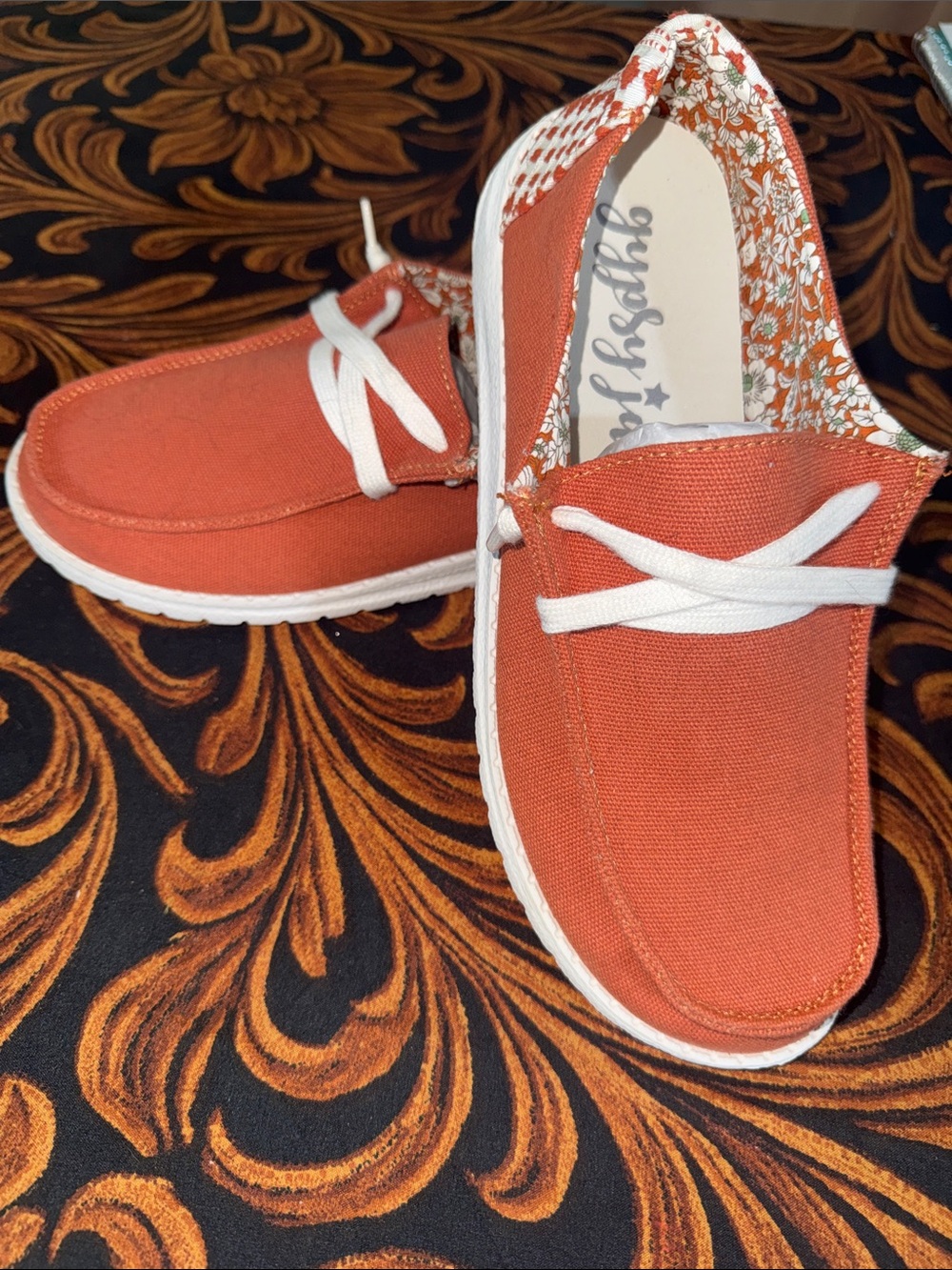 Gypsy Jazz Burnt Rust Red Canvas Slip-On Moccasins with White Laces 9.5 Women’s